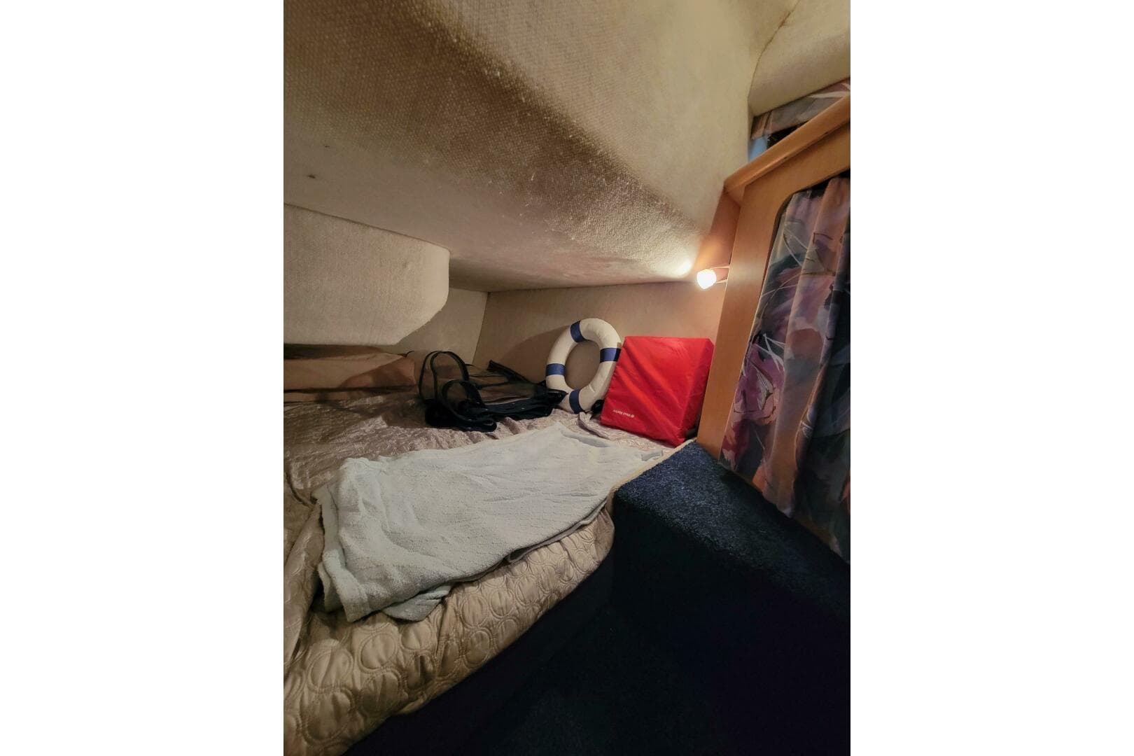 1996 Carver 320 Voyager — photo 50