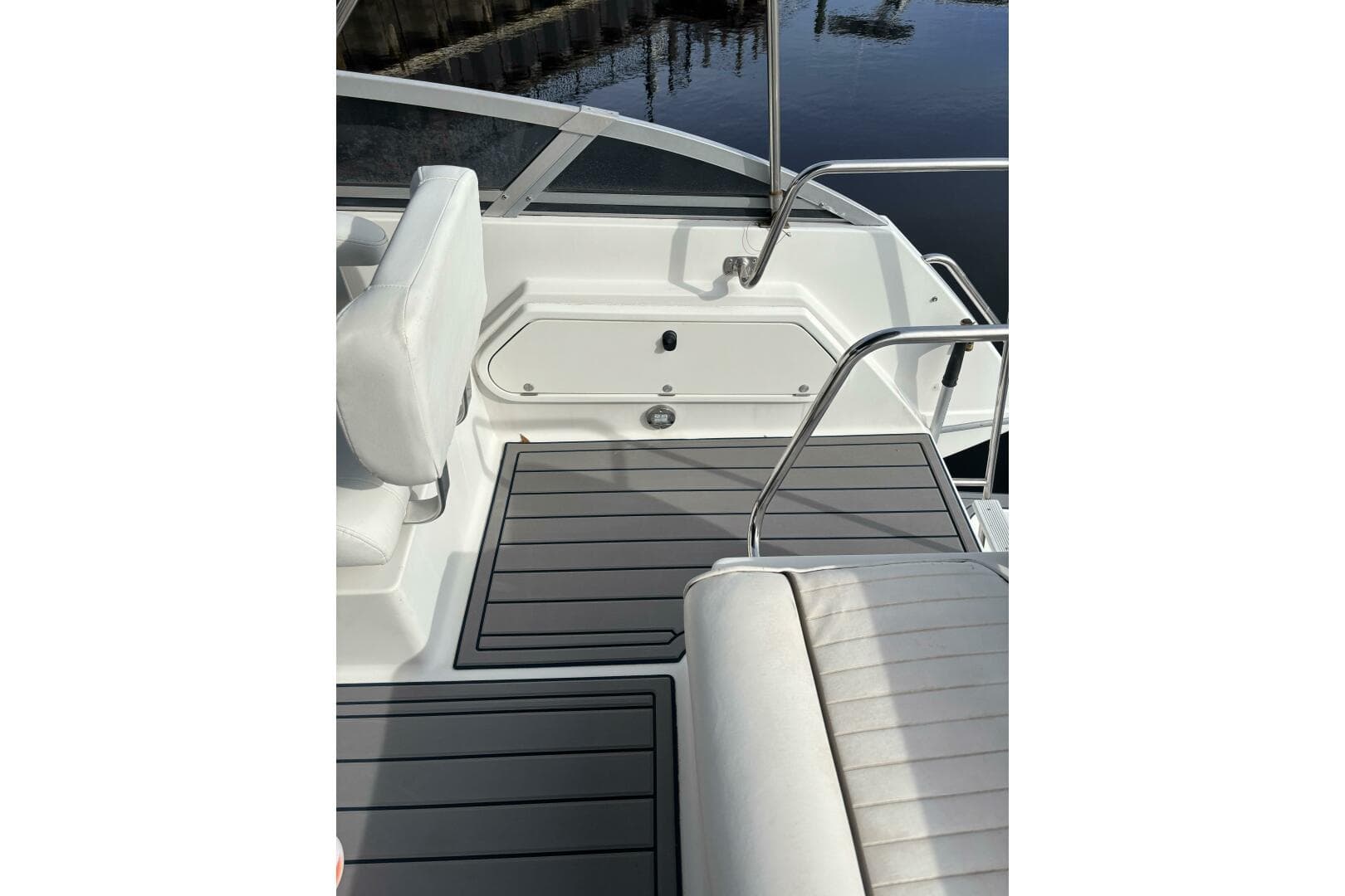 1996 Carver 320 Voyager — photo 19