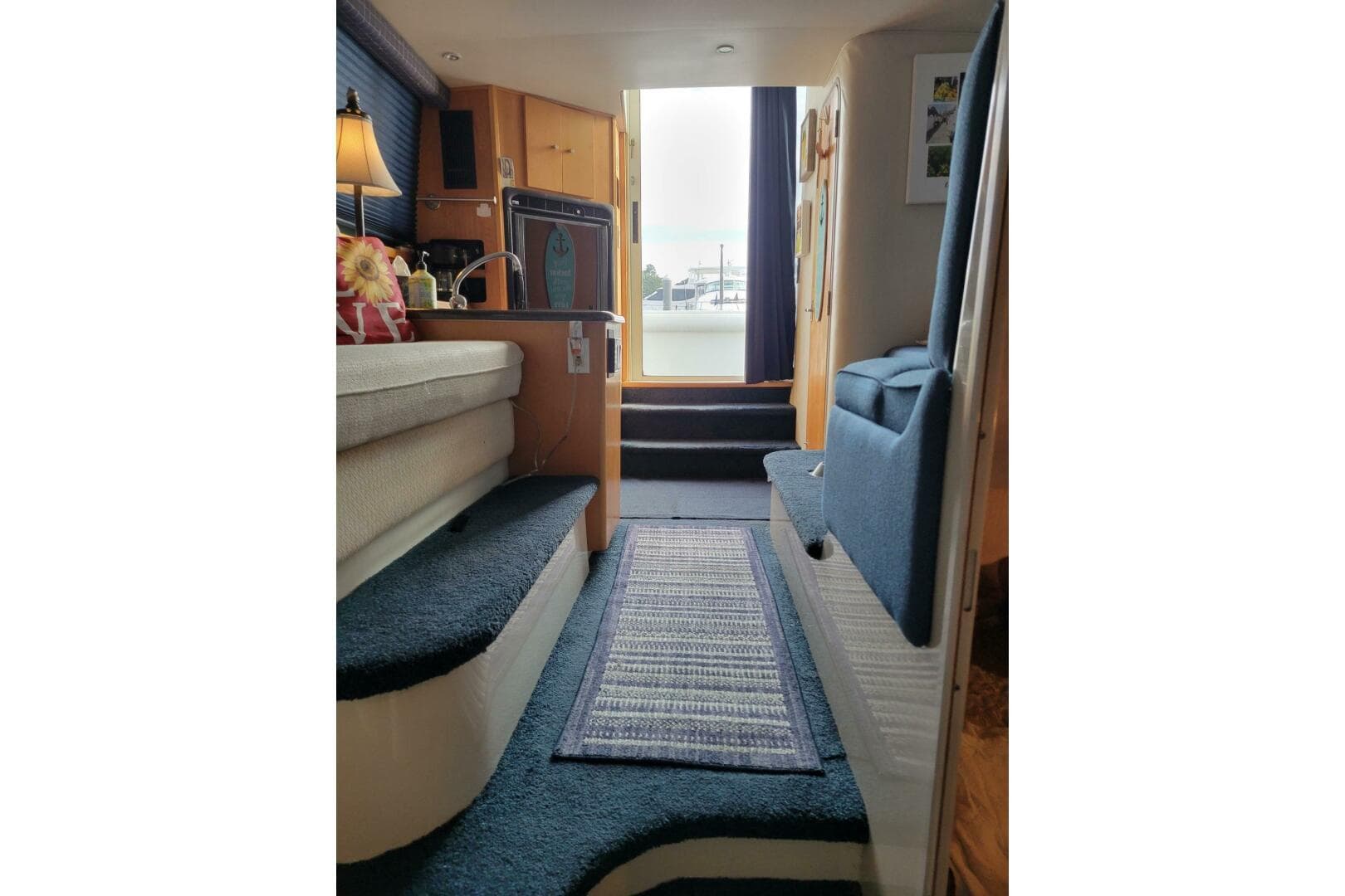 1996 Carver 320 Voyager — photo 38