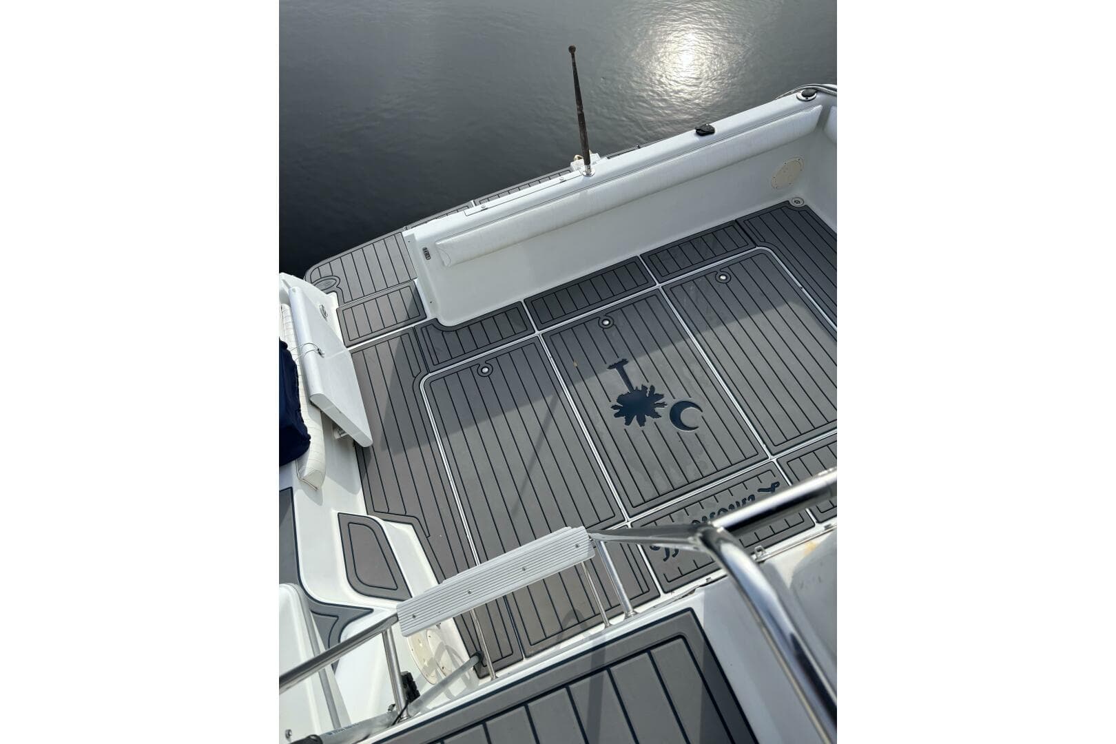 1996 Carver 320 Voyager — photo 23