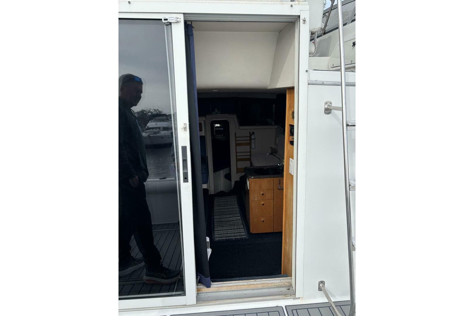 1996 Carver 320 Voyager — photo 42