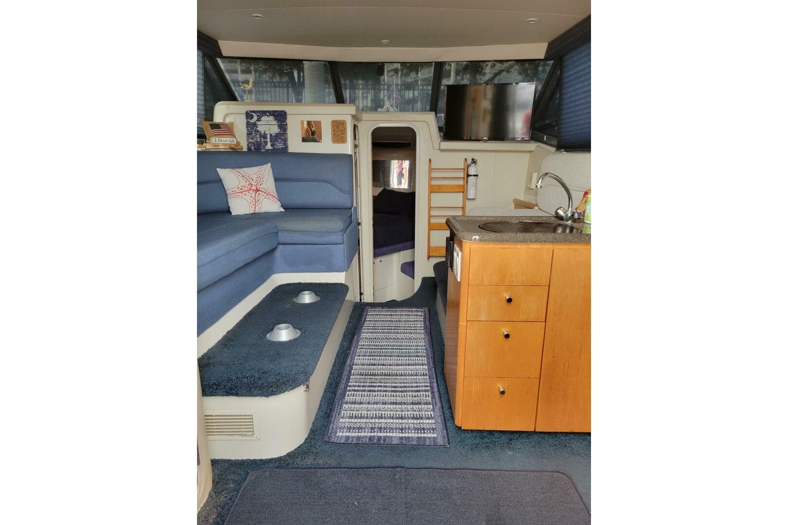 1996 Carver 320 Voyager — photo 40