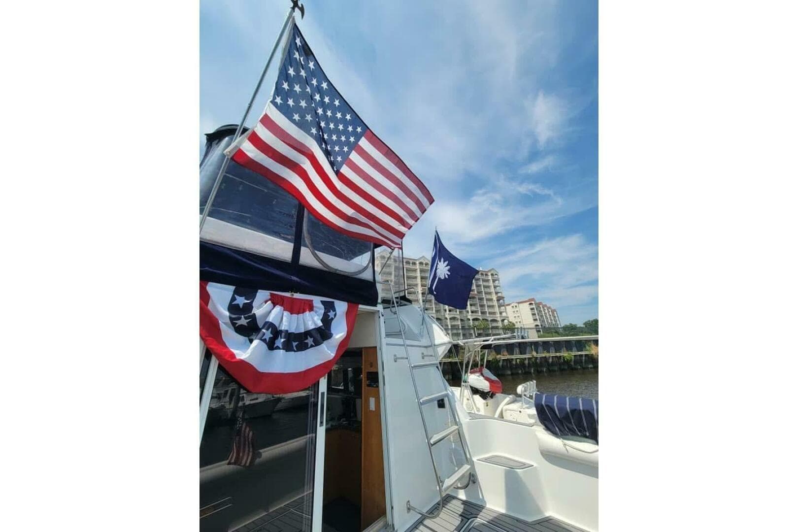 1996 Carver 320 Voyager — photo 15