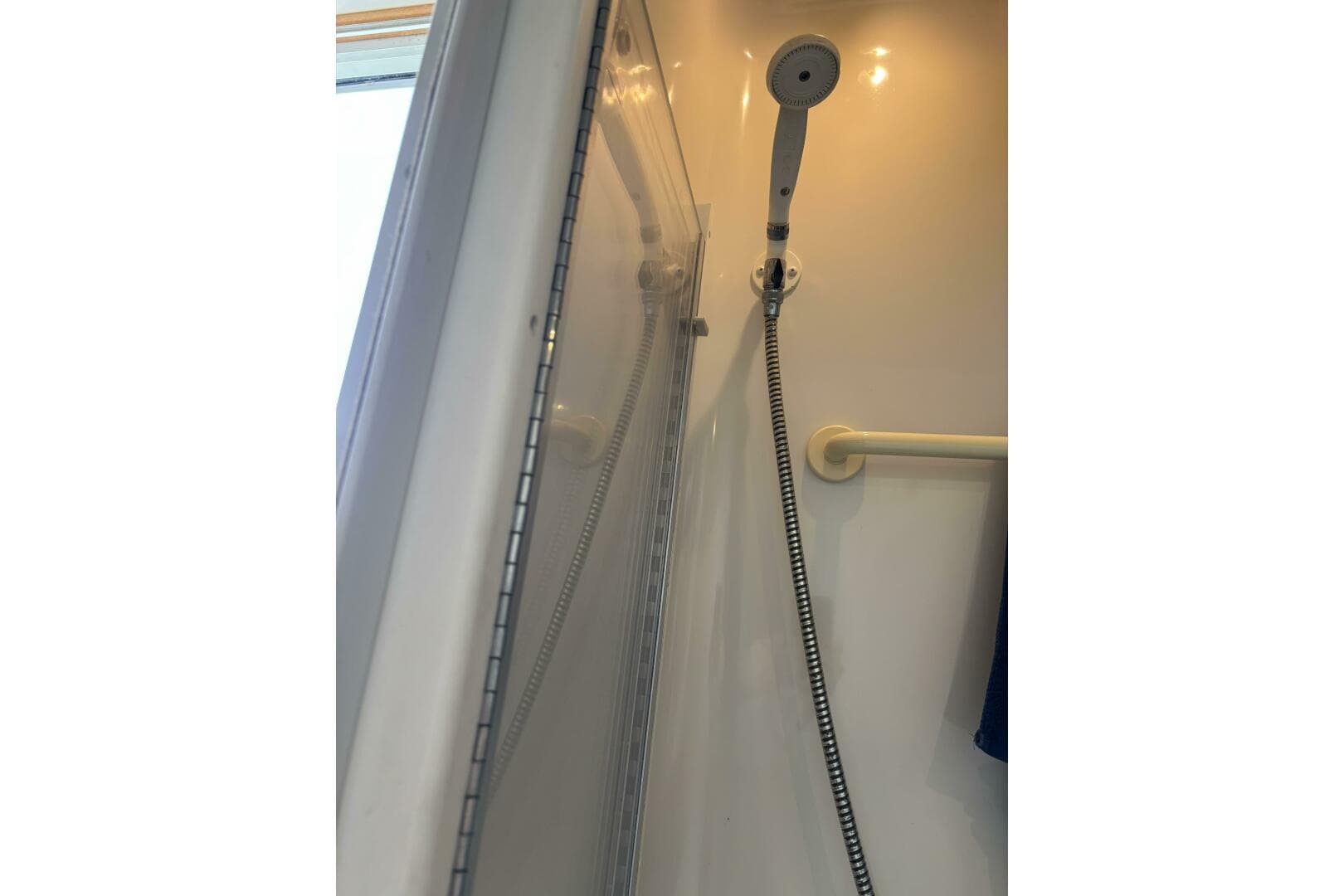 1996 Carver 320 Voyager — photo 53