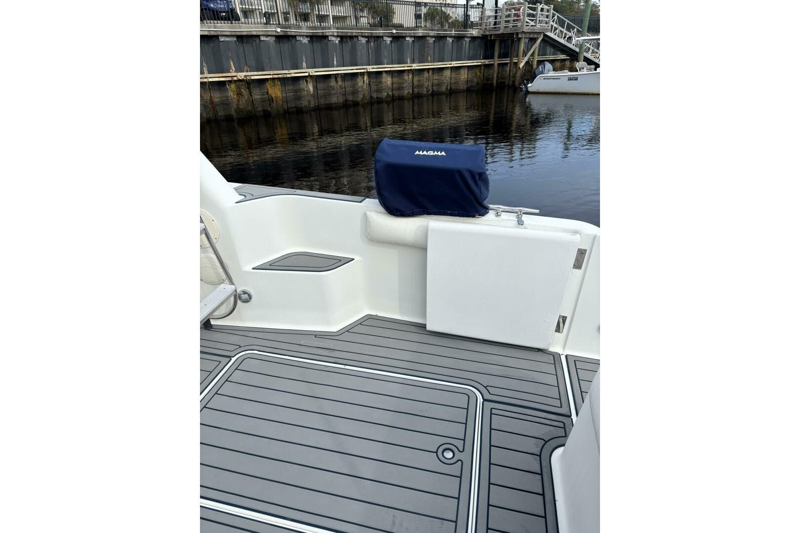 1996 Carver 320 Voyager — photo 21