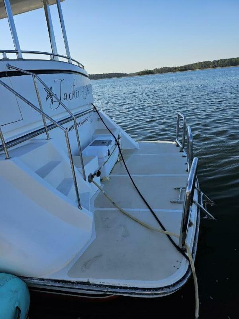 2003 Johnson Flybridge — photo 3