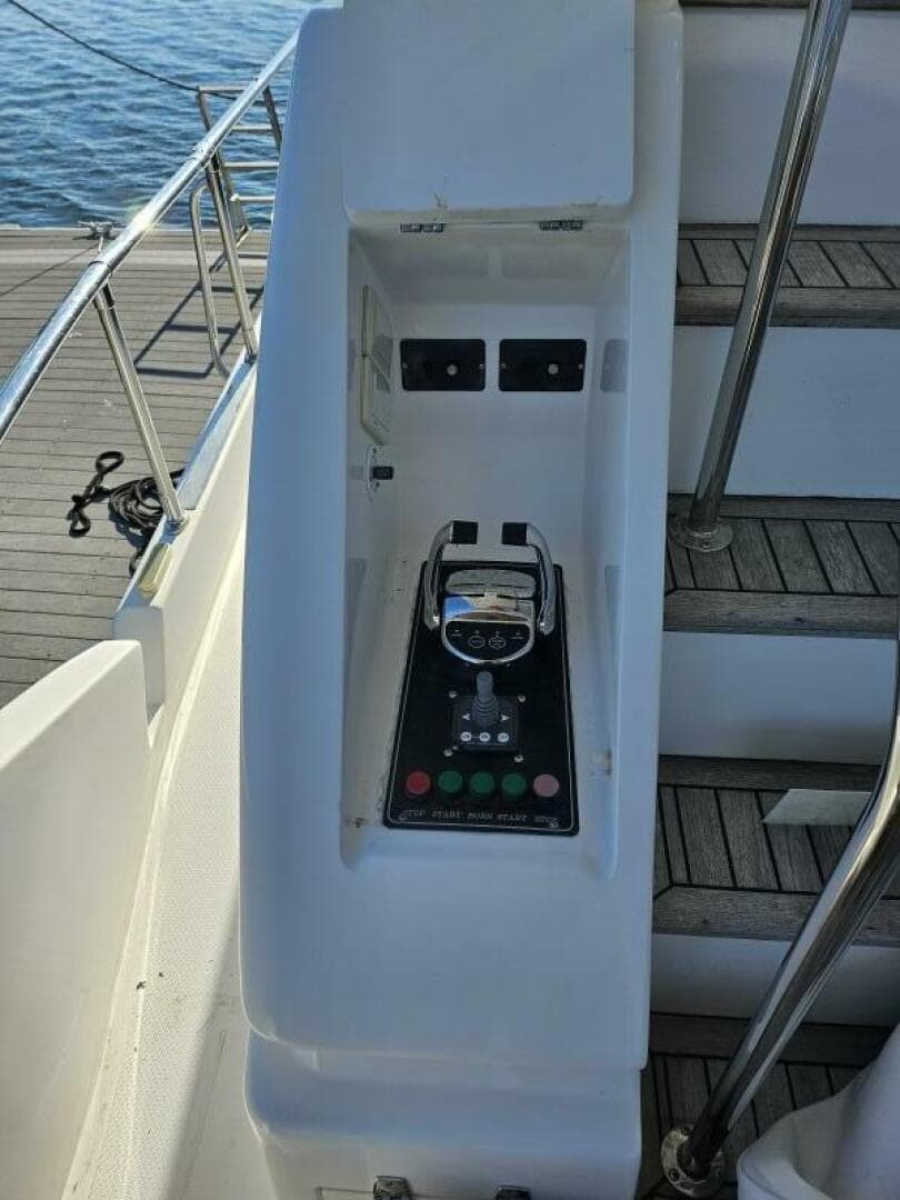 2003 Johnson Flybridge — photo 9