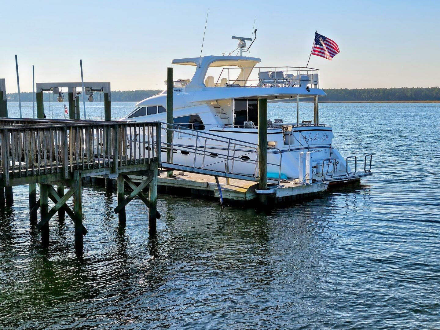 2003 Johnson Flybridge — photo 2