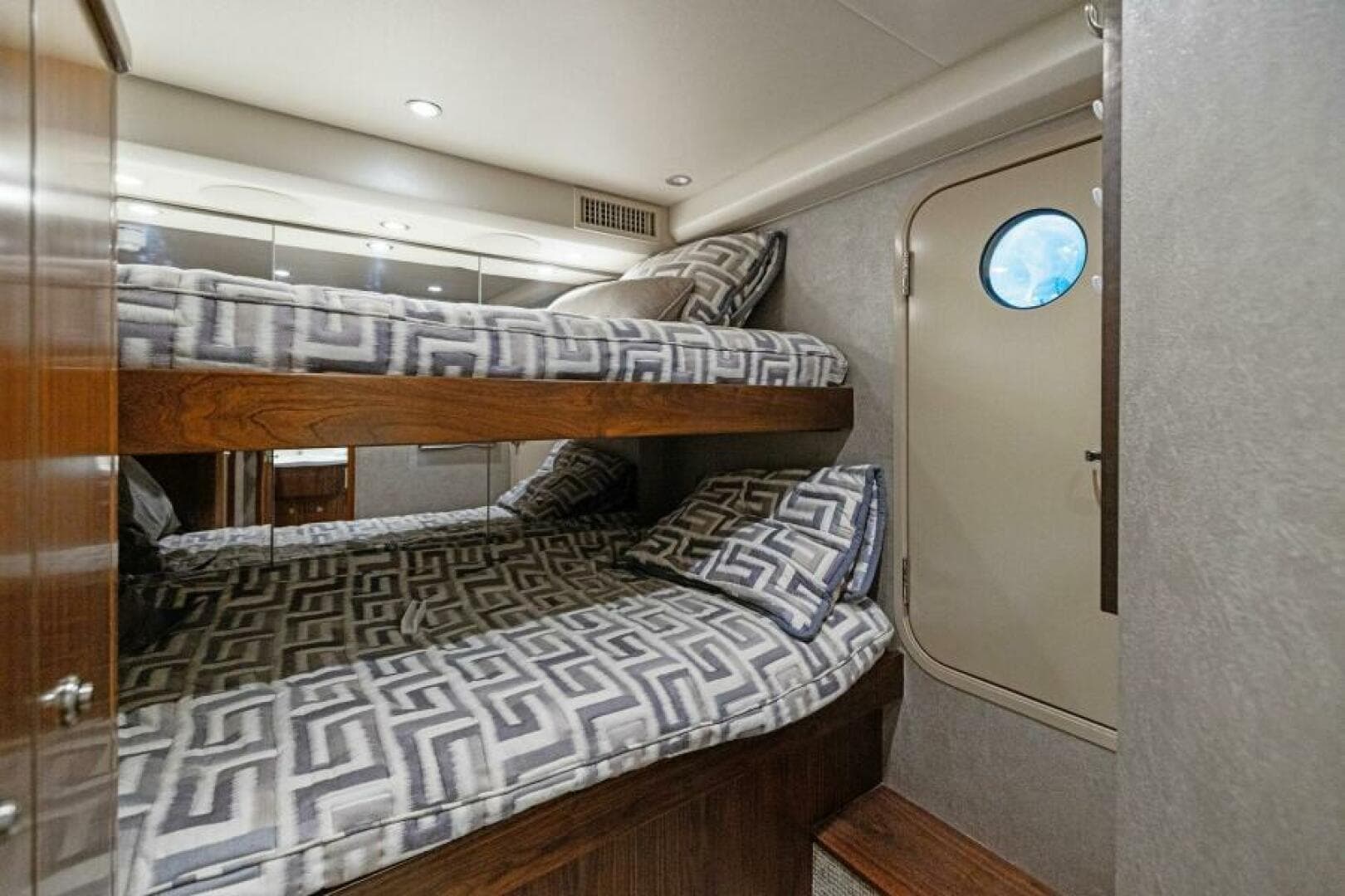 2021 Viking 68 Convertible — photo 72