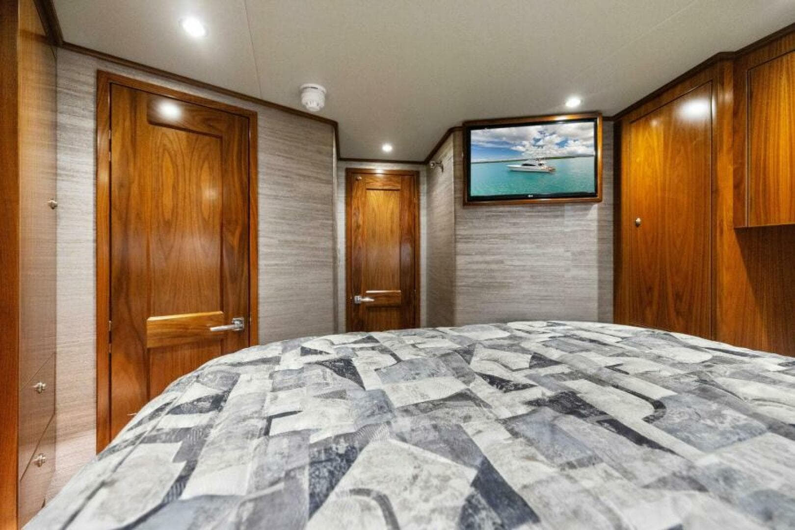 2021 Viking 68 Convertible — photo 47