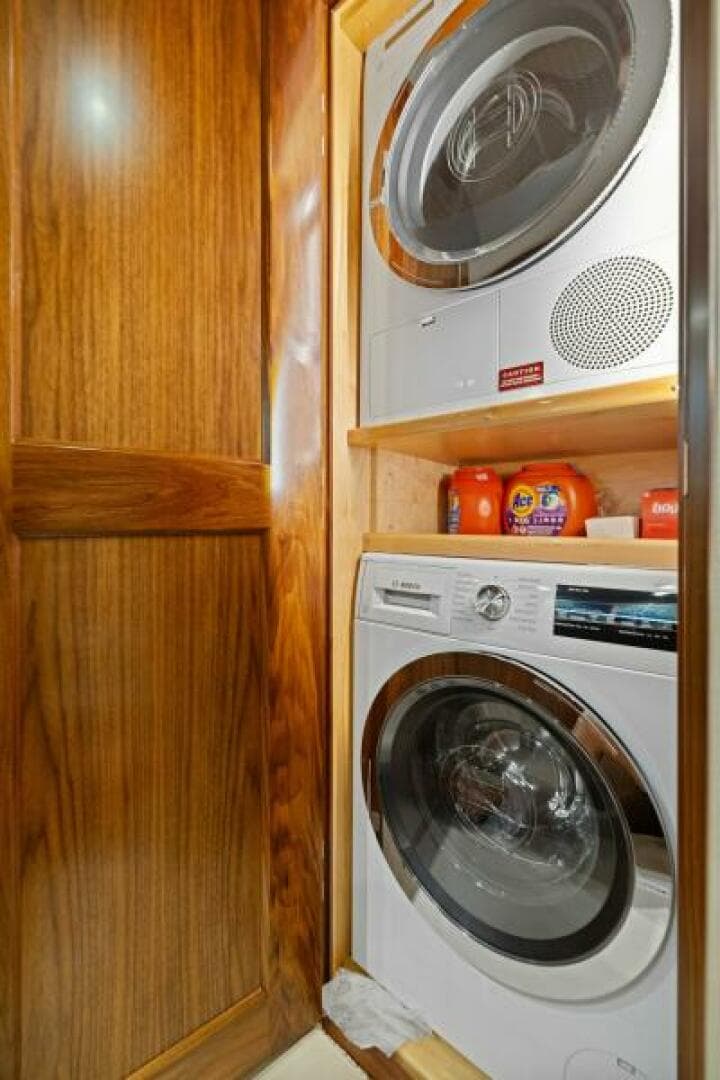 2021 Viking 68 Convertible — photo 44