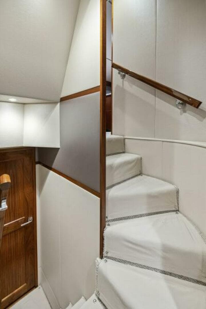 2021 Viking 68 Convertible — photo 42