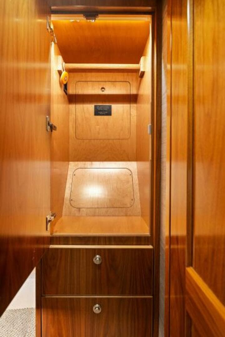 2021 Viking 68 Convertible — photo 48