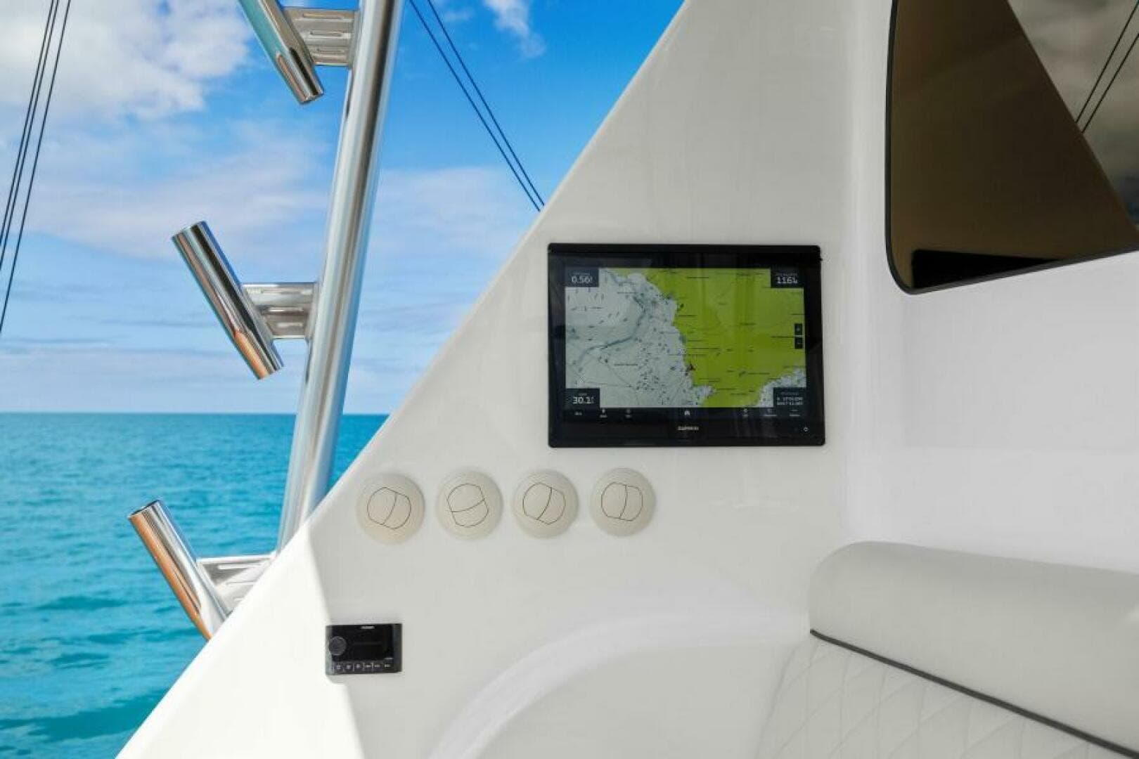 2021 Viking 68 Convertible — photo 9