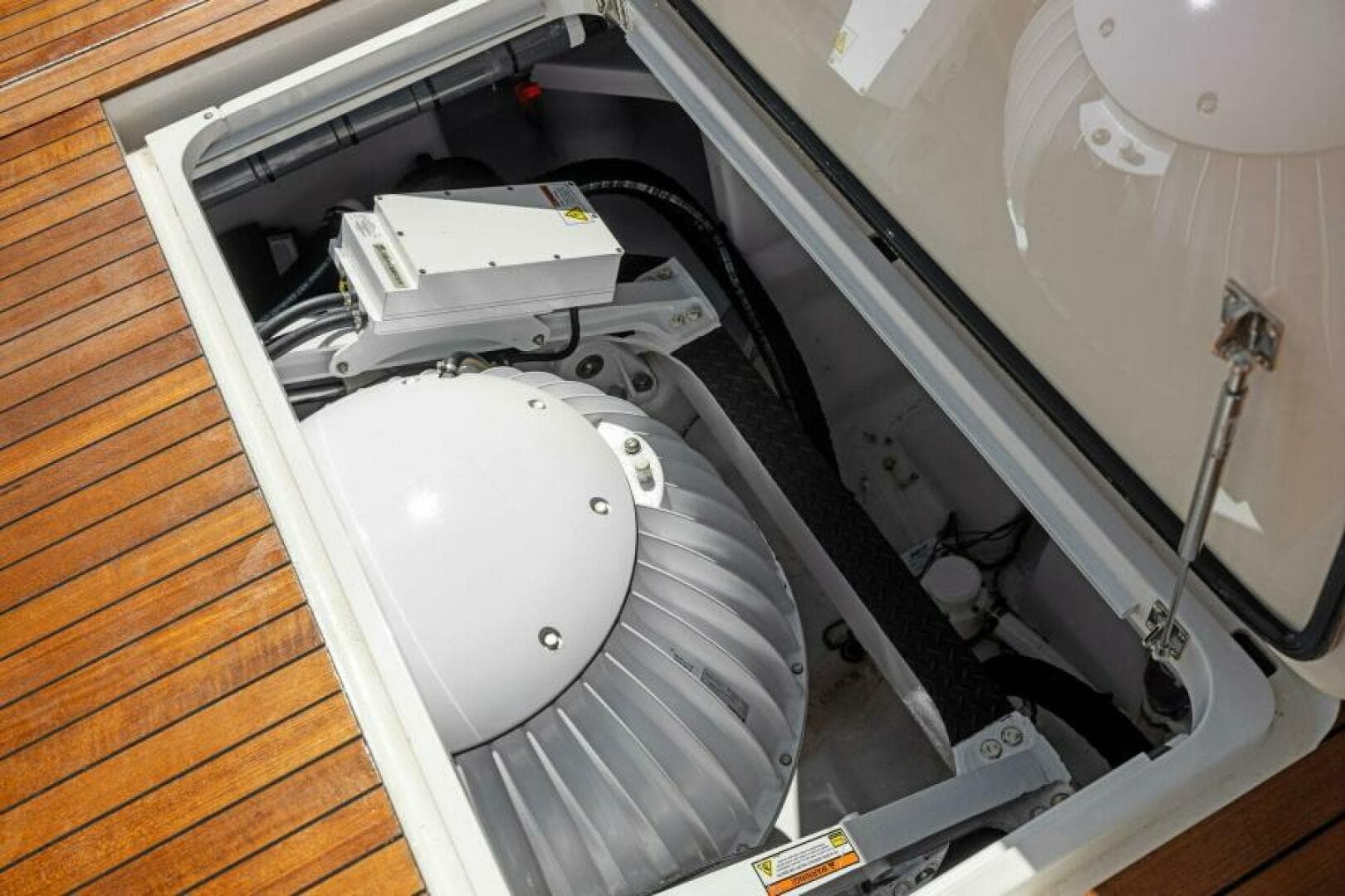 2021 Viking 68 Convertible — photo 14