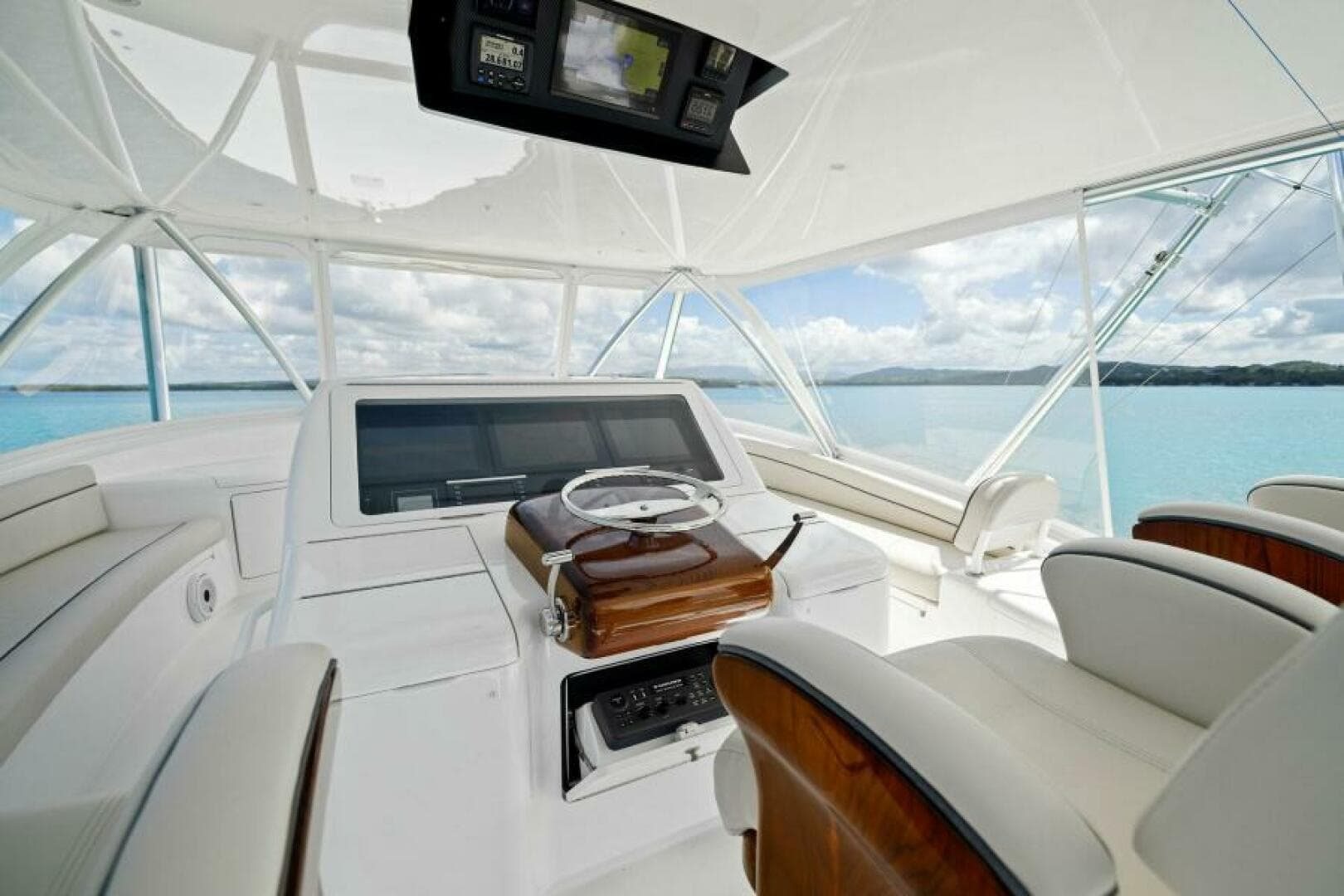 2021 Viking 68 Convertible — photo 4