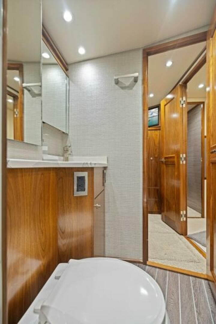 2021 Viking 68 Convertible — photo 56