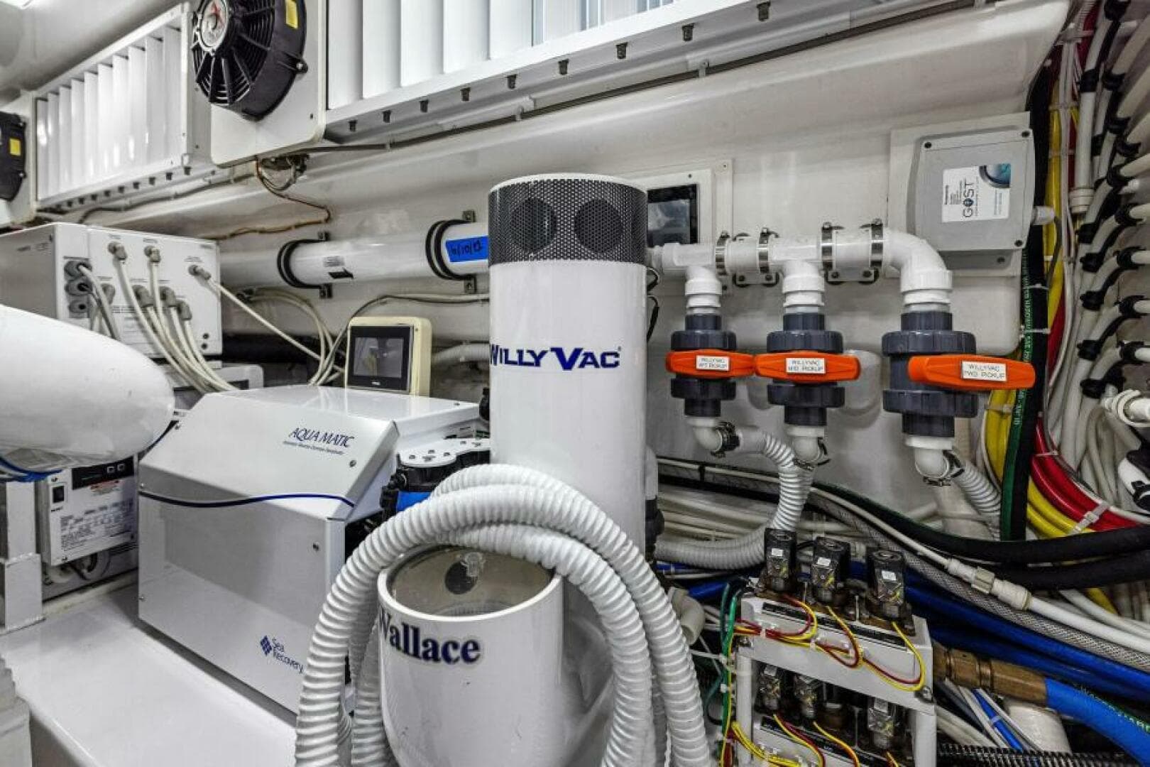 2021 Viking 68 Convertible — photo 81