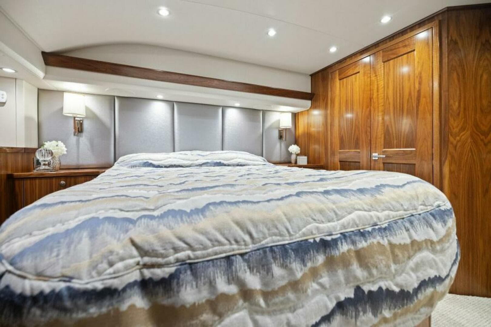 2021 Viking 68 Convertible — photo 35