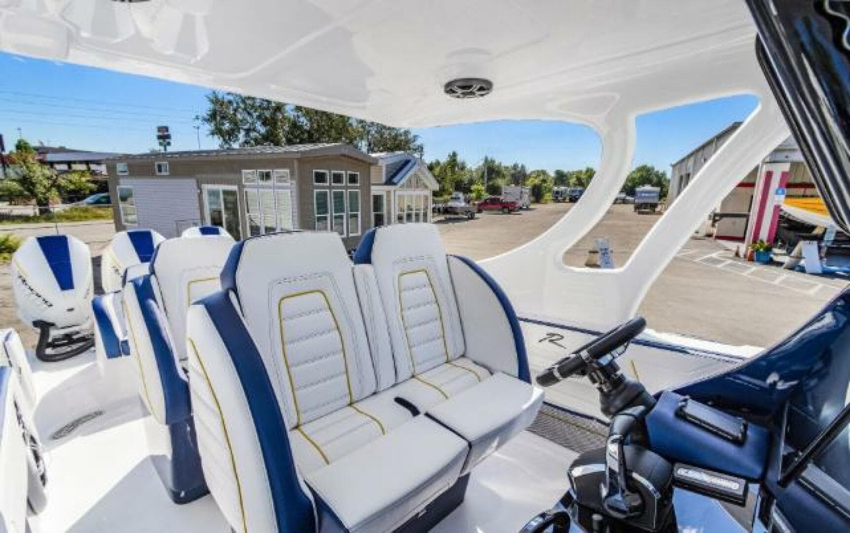 2026 Renegade 38 Gts — photo 9