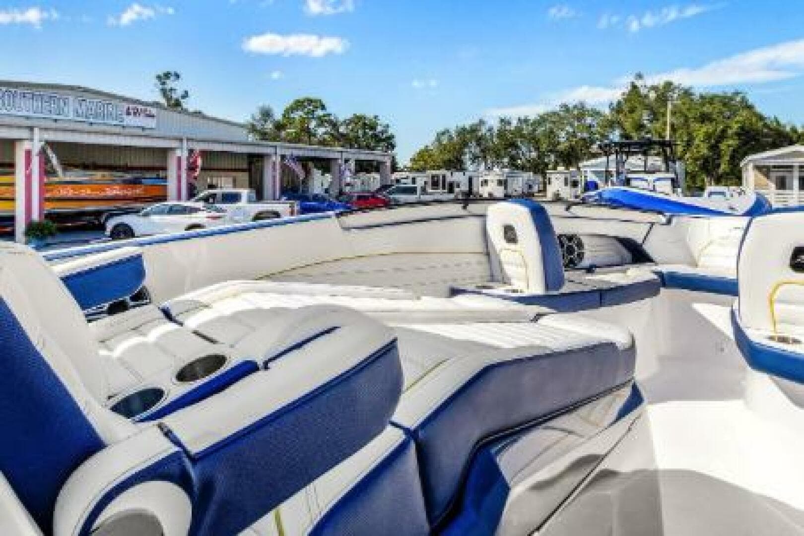 2026 Renegade 38 Gts — photo 5