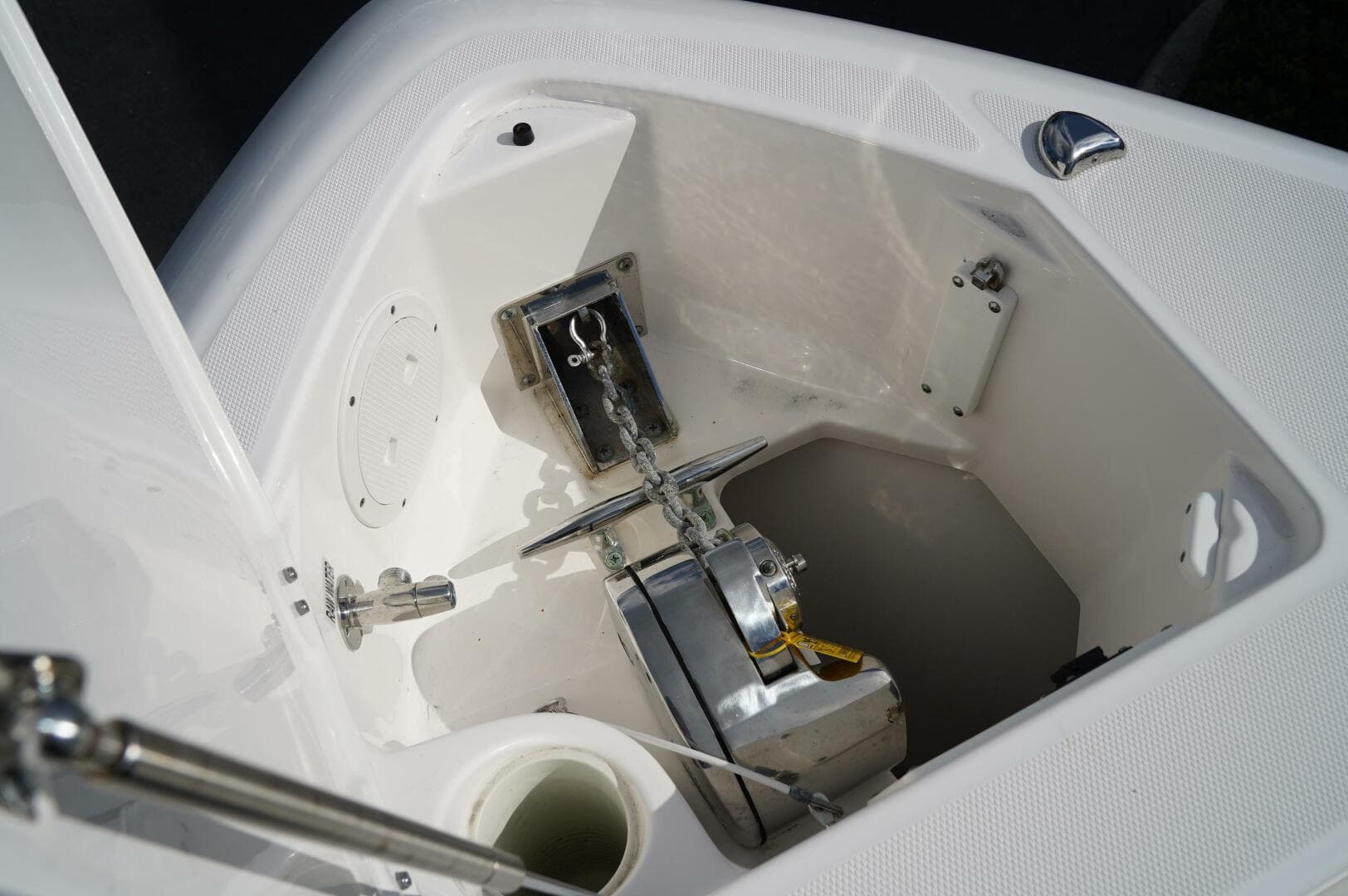 2017 Everglades 355 Ccx — photo 18