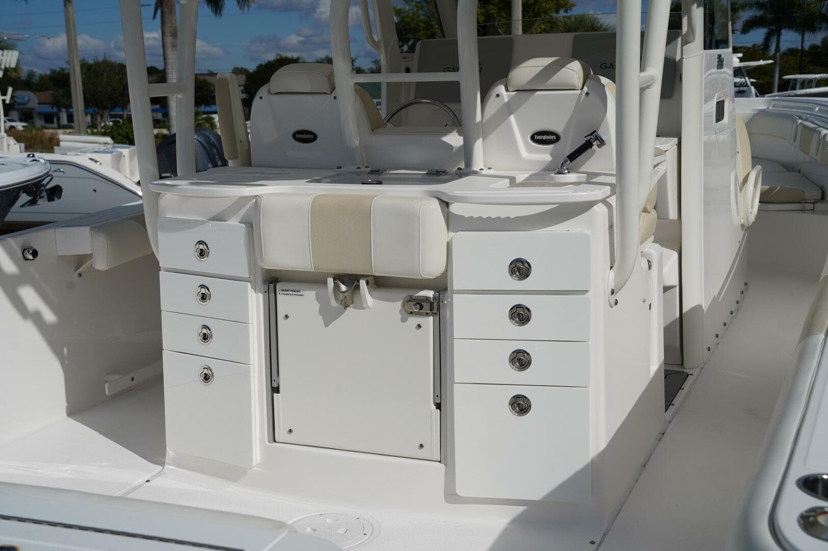 2017 Everglades 355 Ccx — photo 10