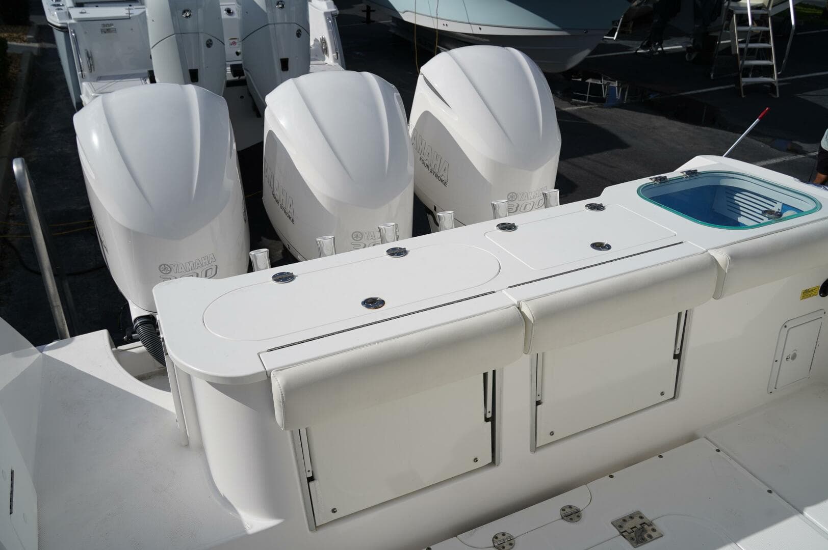 2017 Everglades 355 Ccx — photo 5