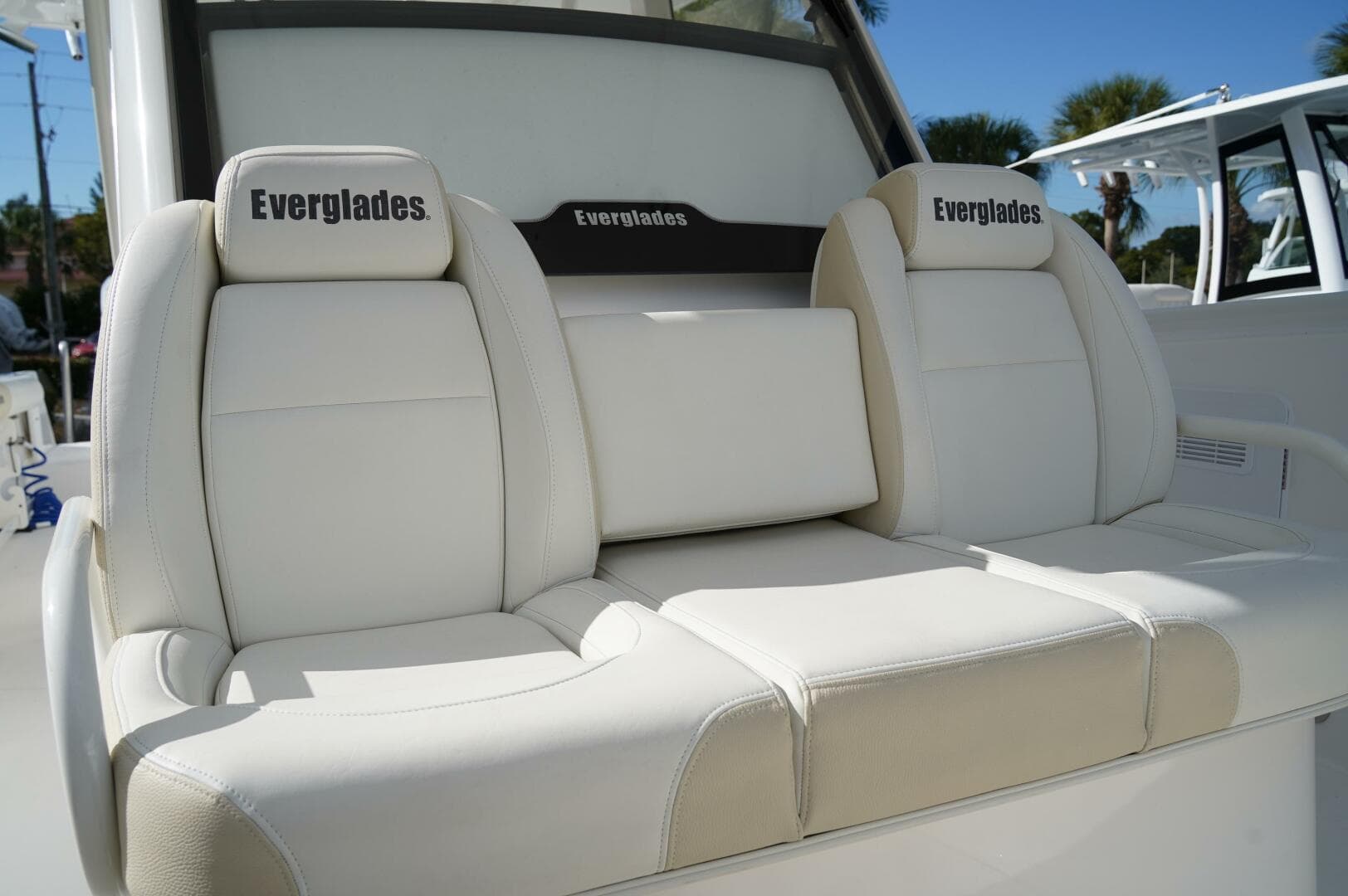 2017 Everglades 355 Ccx — photo 20