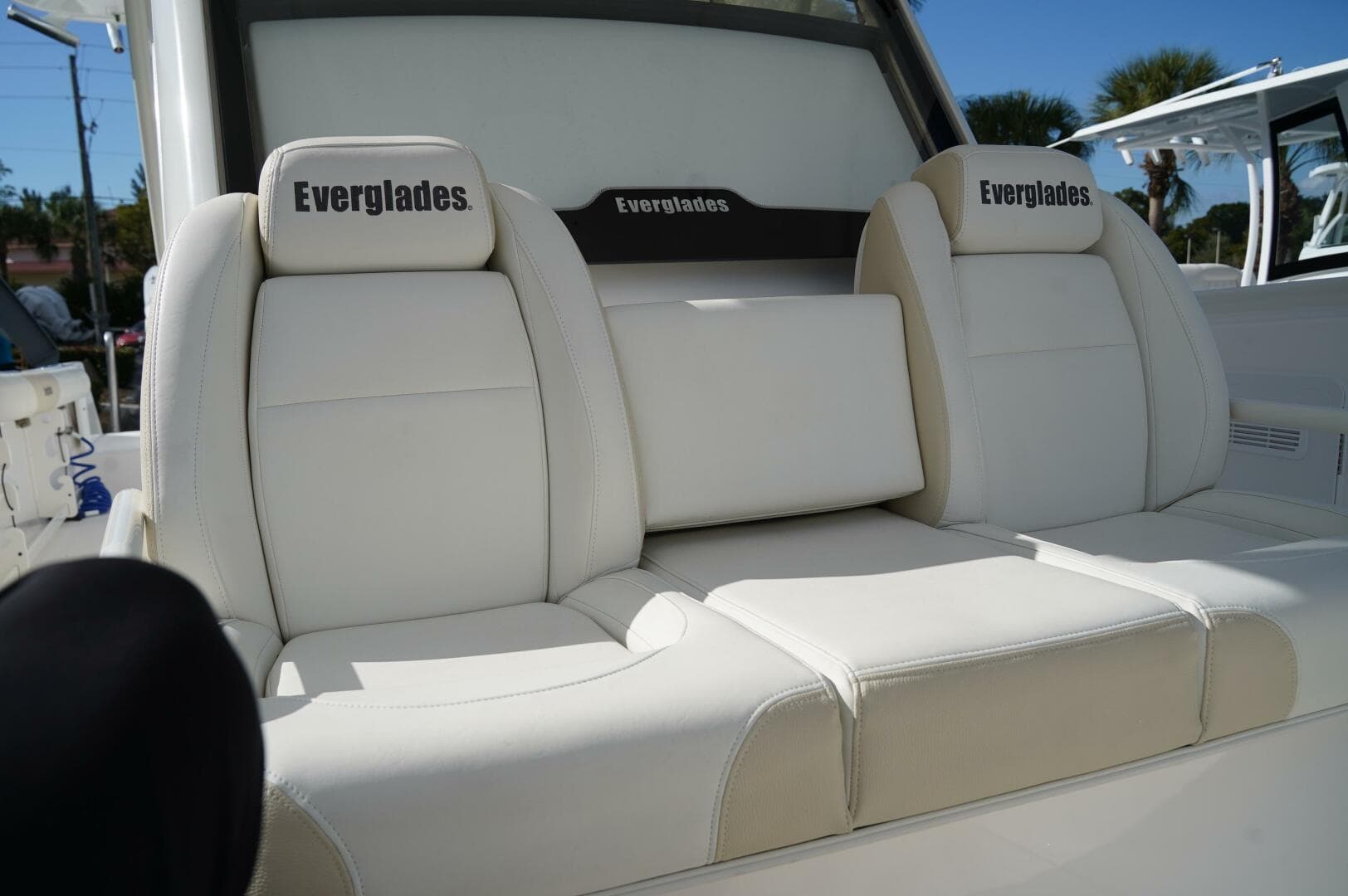 2017 Everglades 355 Ccx — photo 19