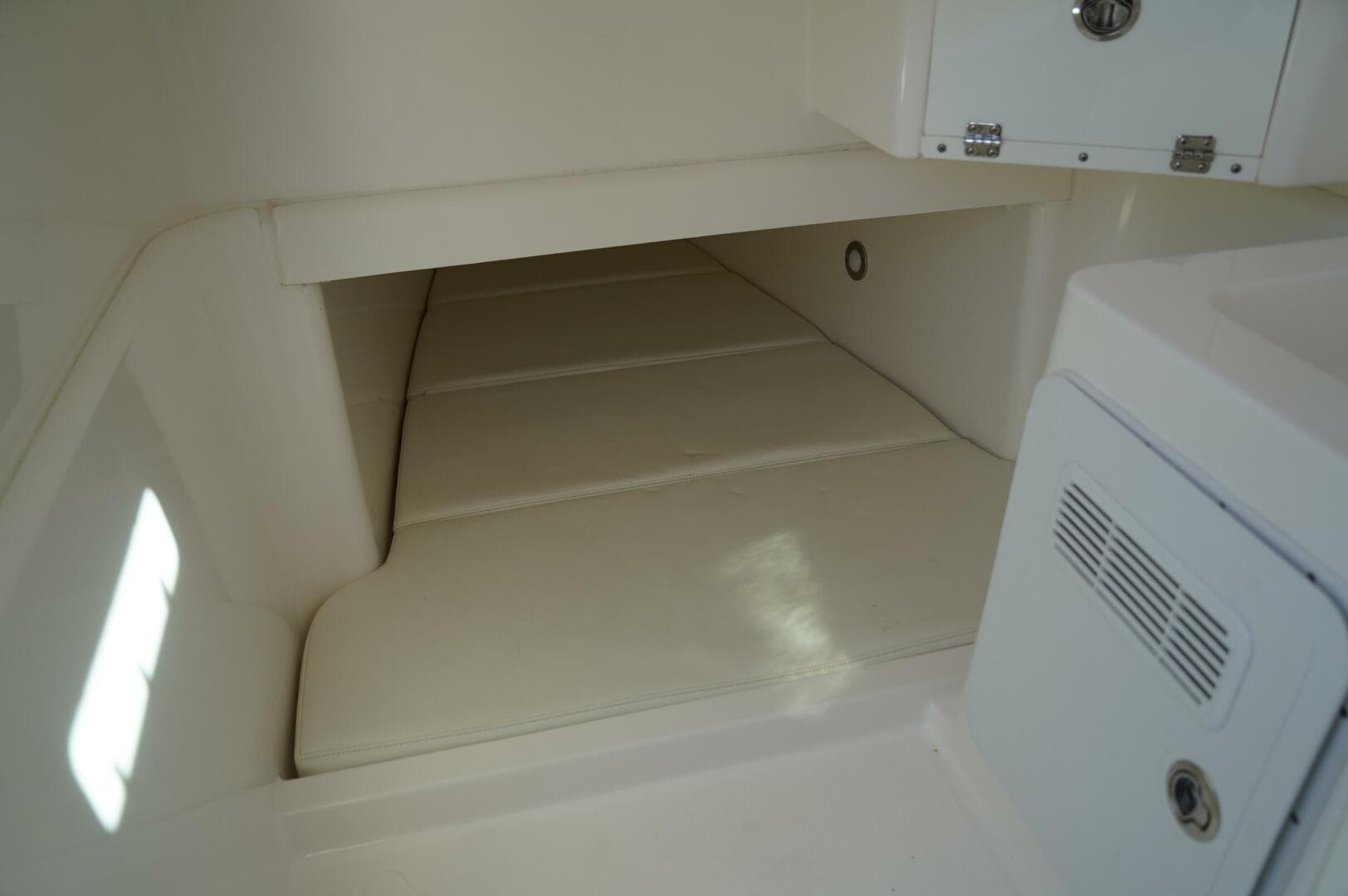 2017 Everglades 355 Ccx — photo 22