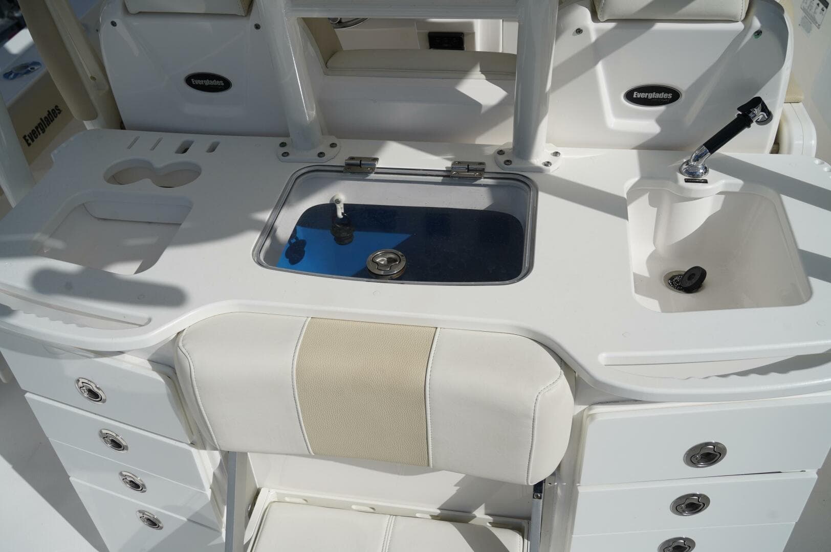 2017 Everglades 355 Ccx — photo 12