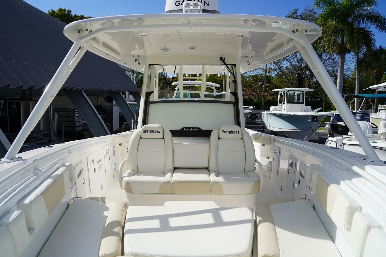 2017 Everglades 355 Ccx — photo 17