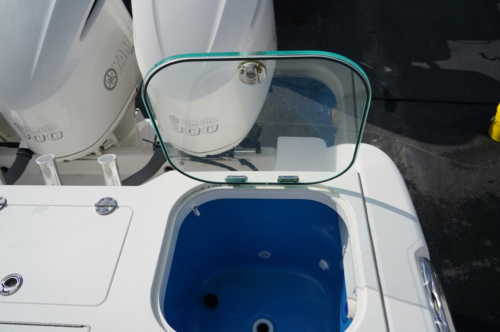 2017 Everglades 355 Ccx — photo 6