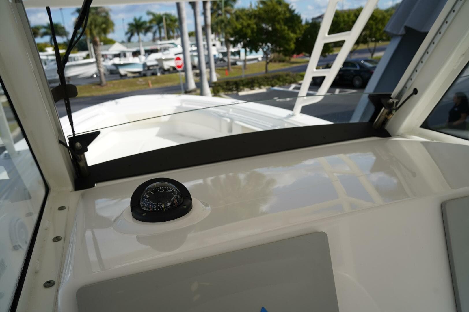 2017 Everglades 355 Ccx — photo 25