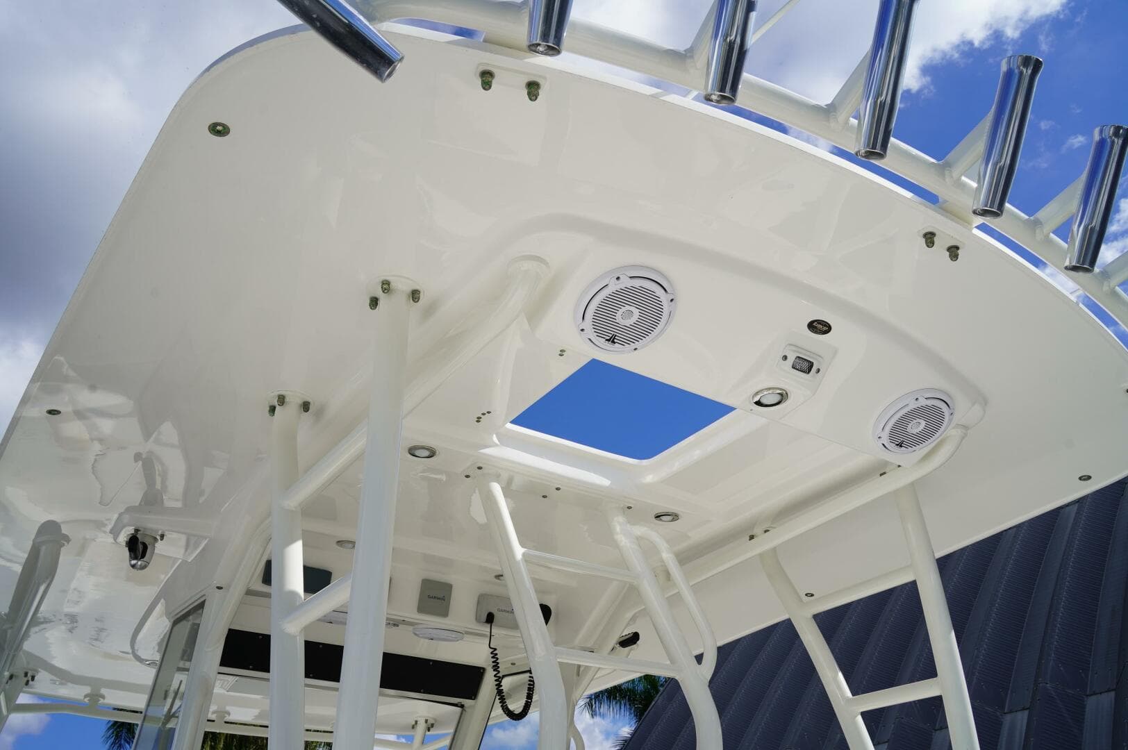 2017 Everglades 355 Ccx — photo 13