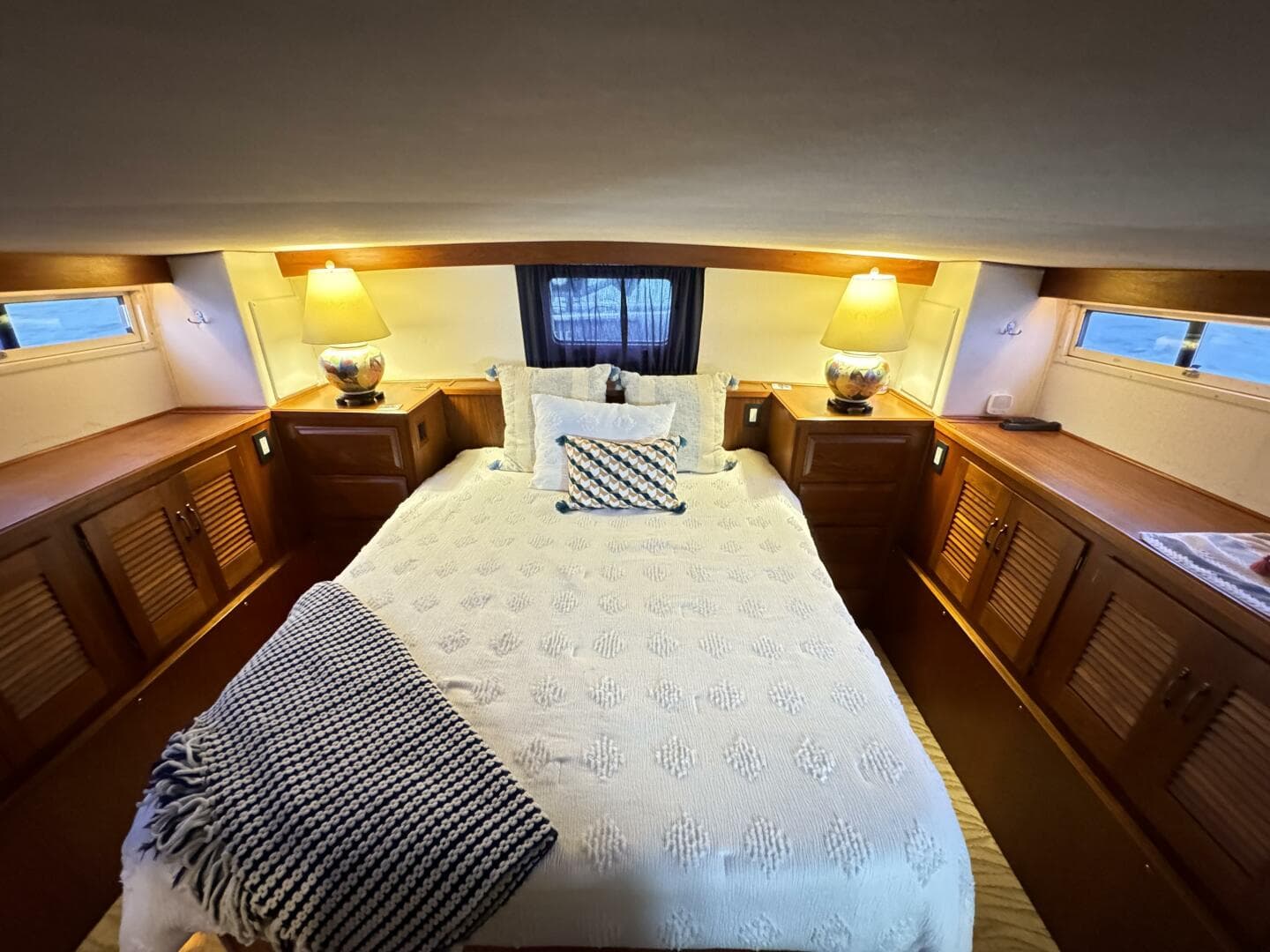 1987 Viking 48 — photo 49