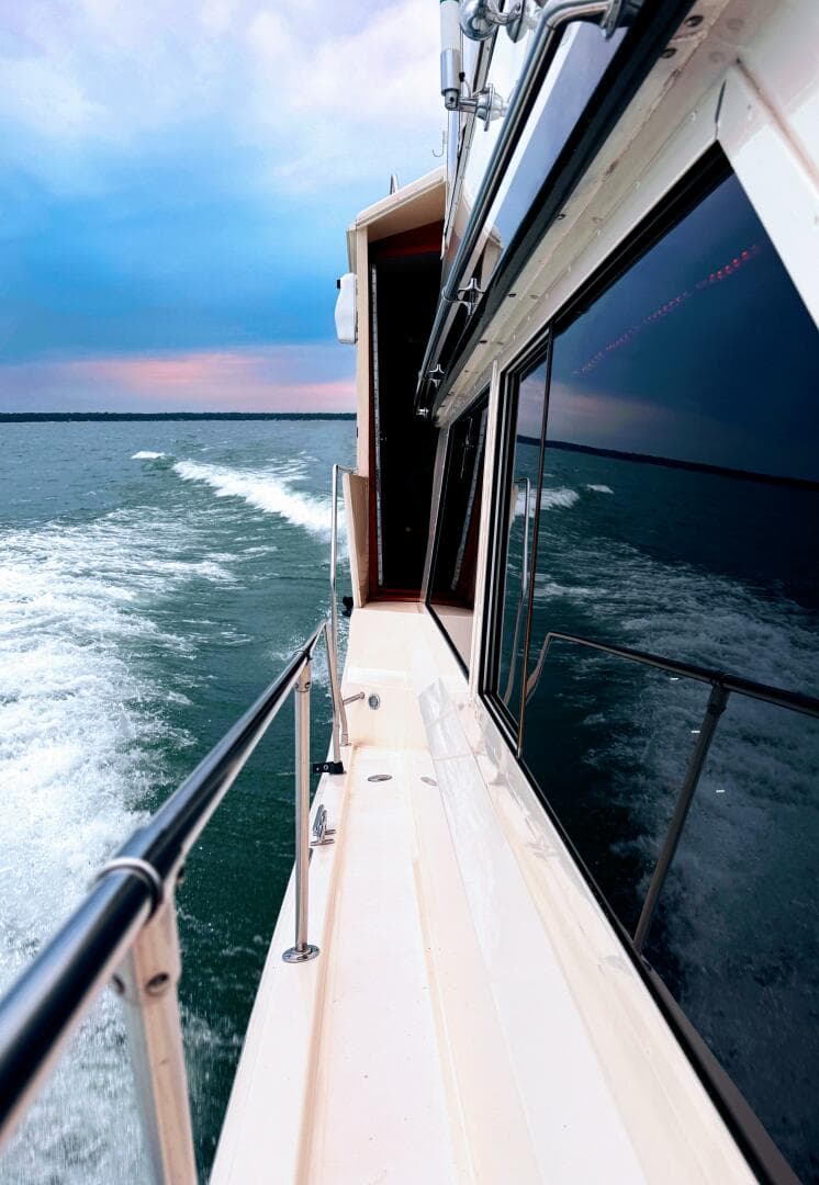 1987 Viking 48 — photo 9