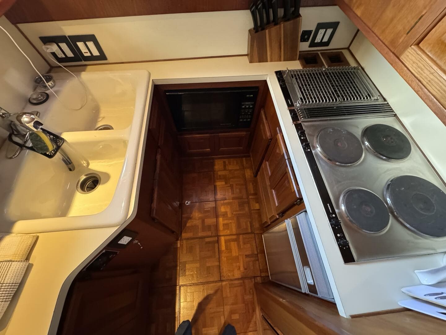 1987 Viking 48 — photo 41