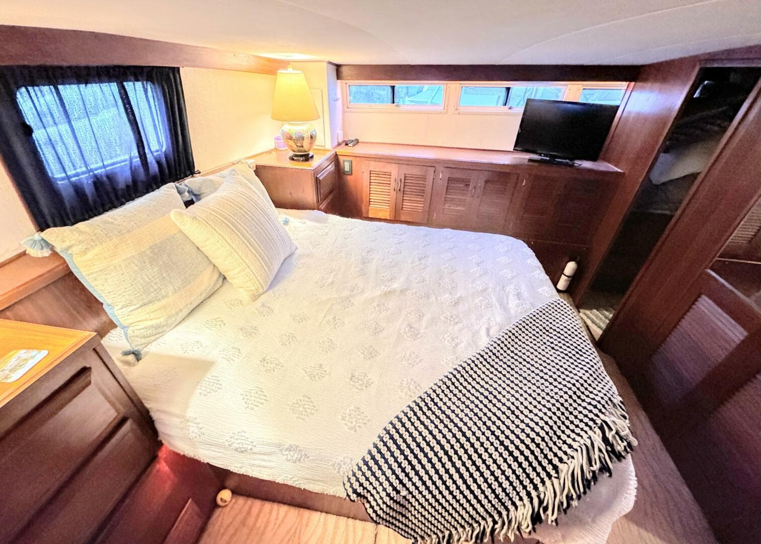 1987 Viking 48 — photo 53