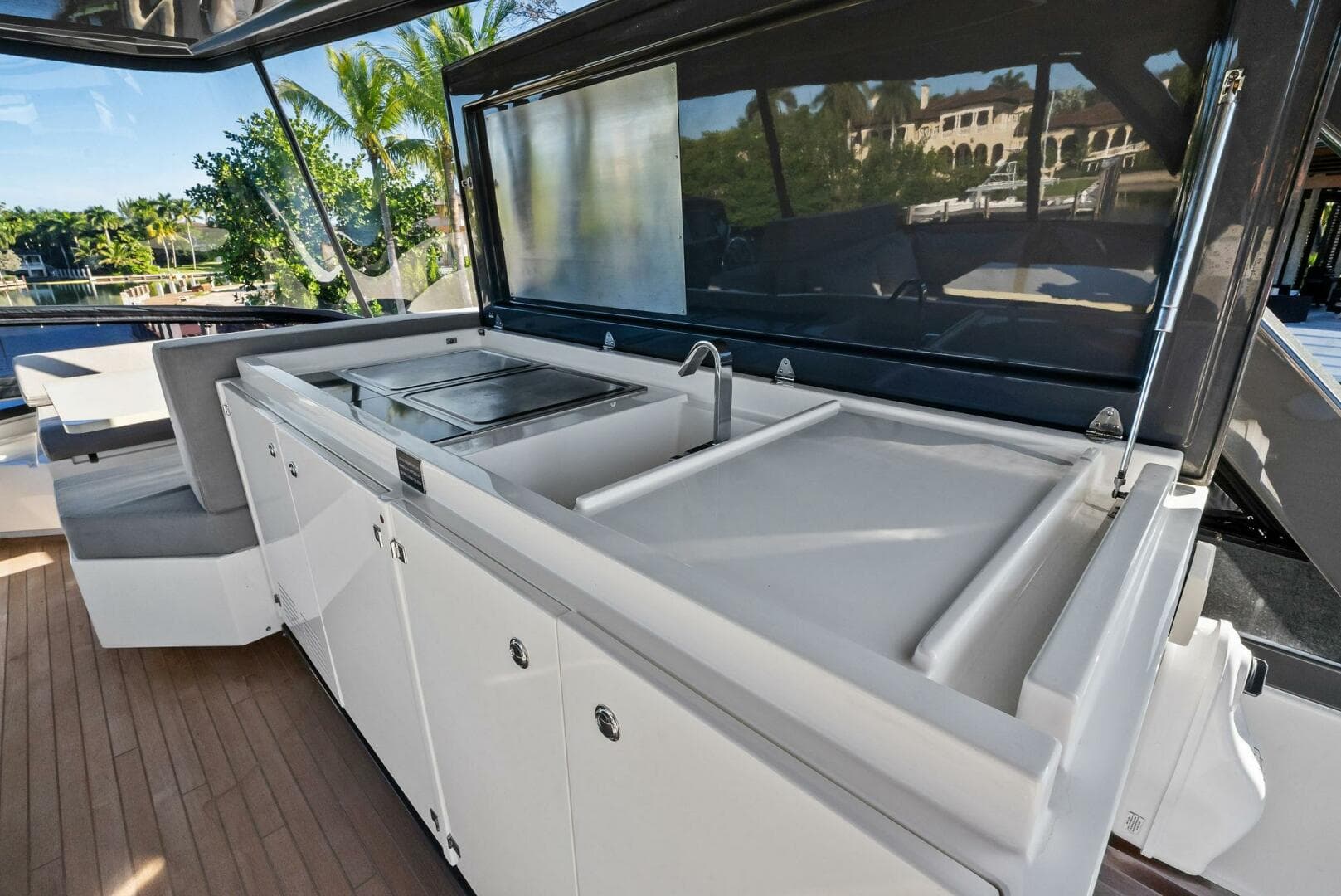2019 Ferretti Yachts 780 — photo 17