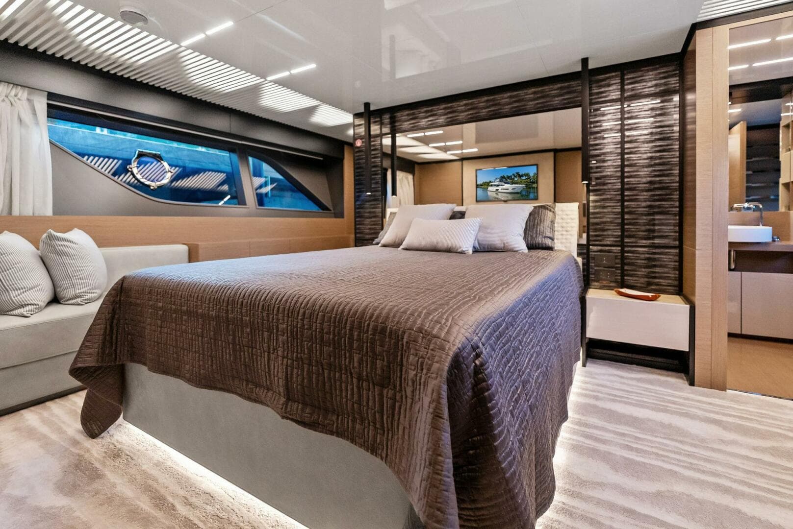 2019 Ferretti Yachts 780 — photo 38