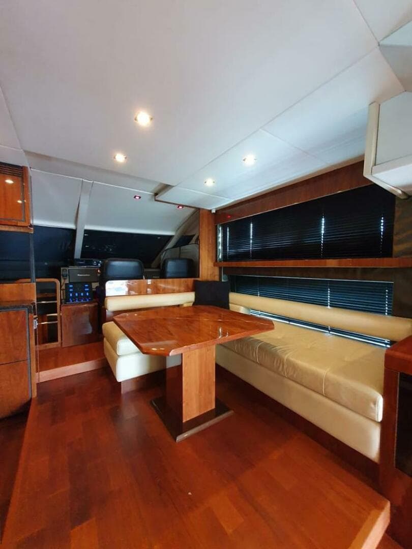 2010 Fairline Squadron 55 — photo 12