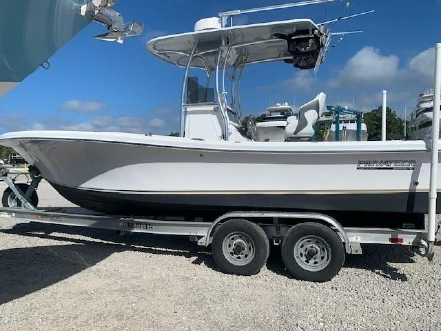 2021 Privateer 242 Wahoo — photo 29