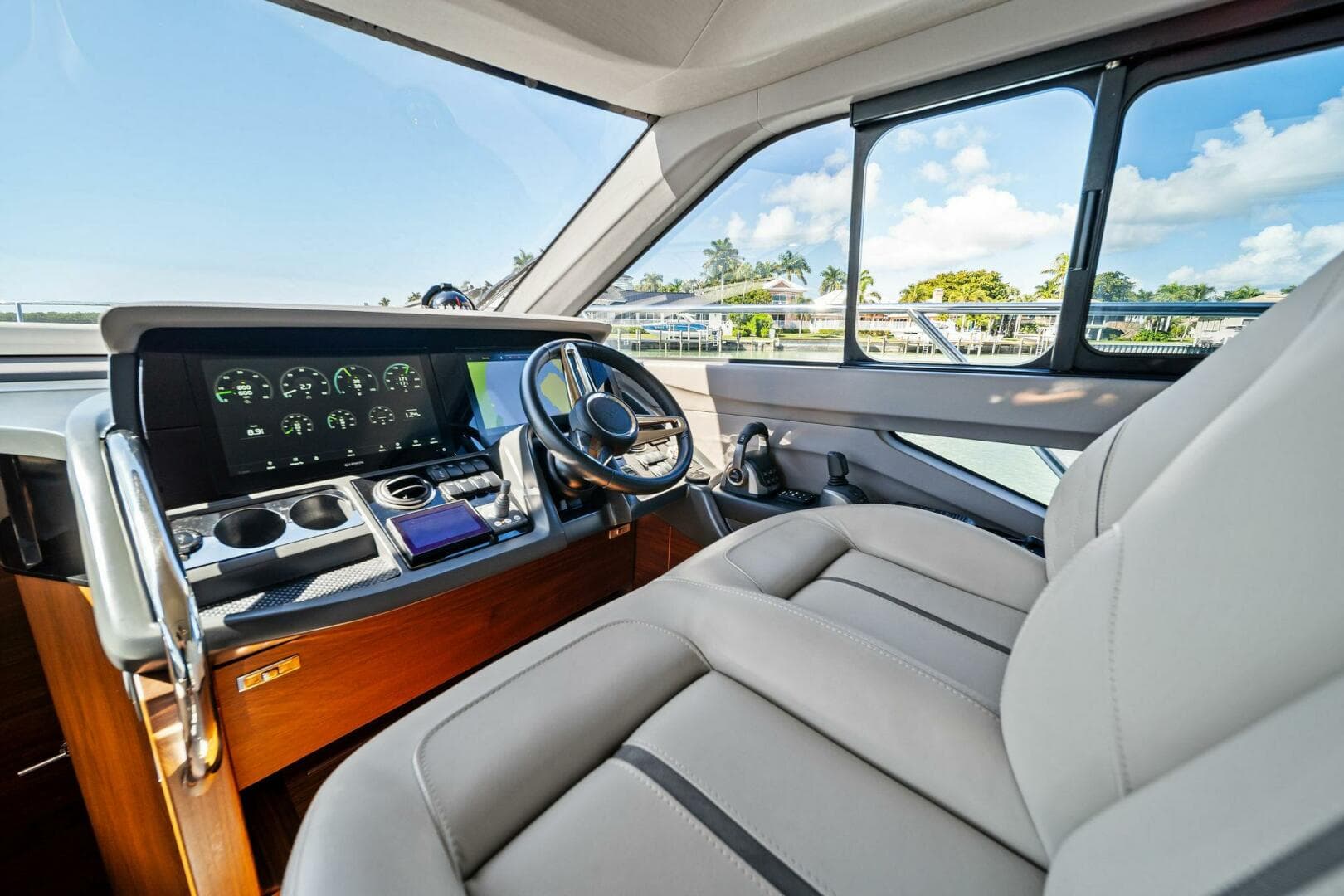 2023 Princess F50 — photo 16