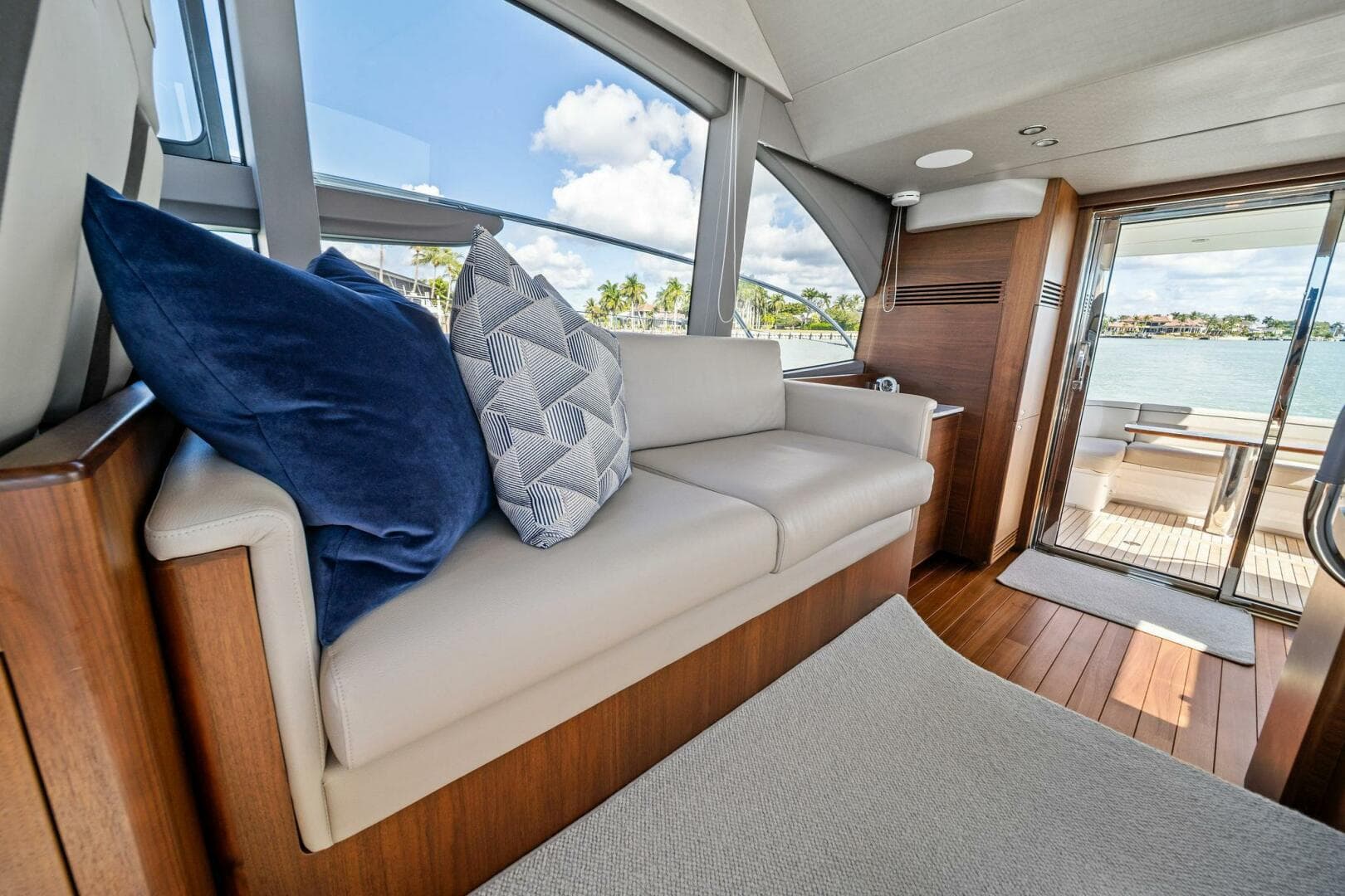 2023 Princess F50 — photo 23