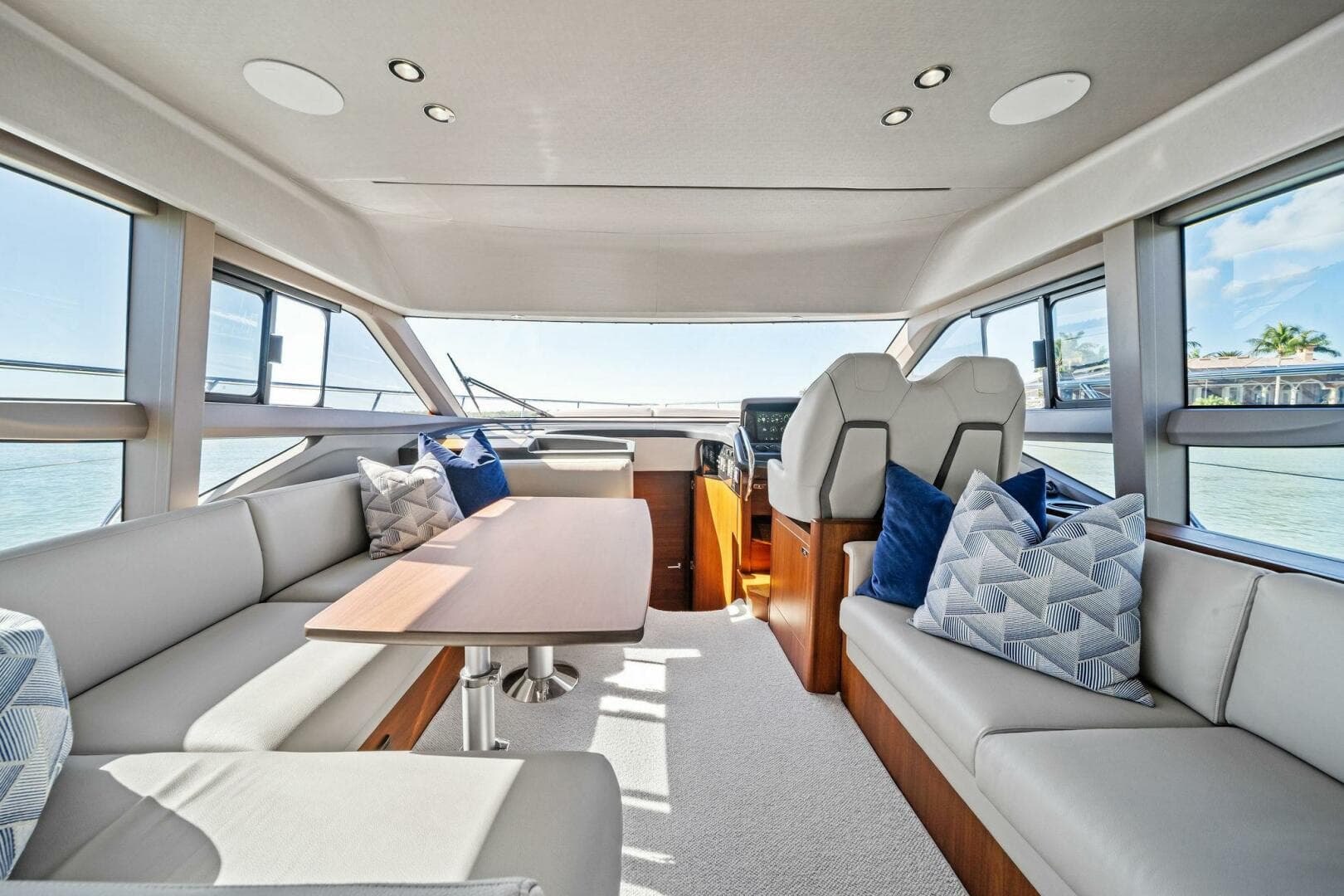 2023 Princess F50 — photo 3