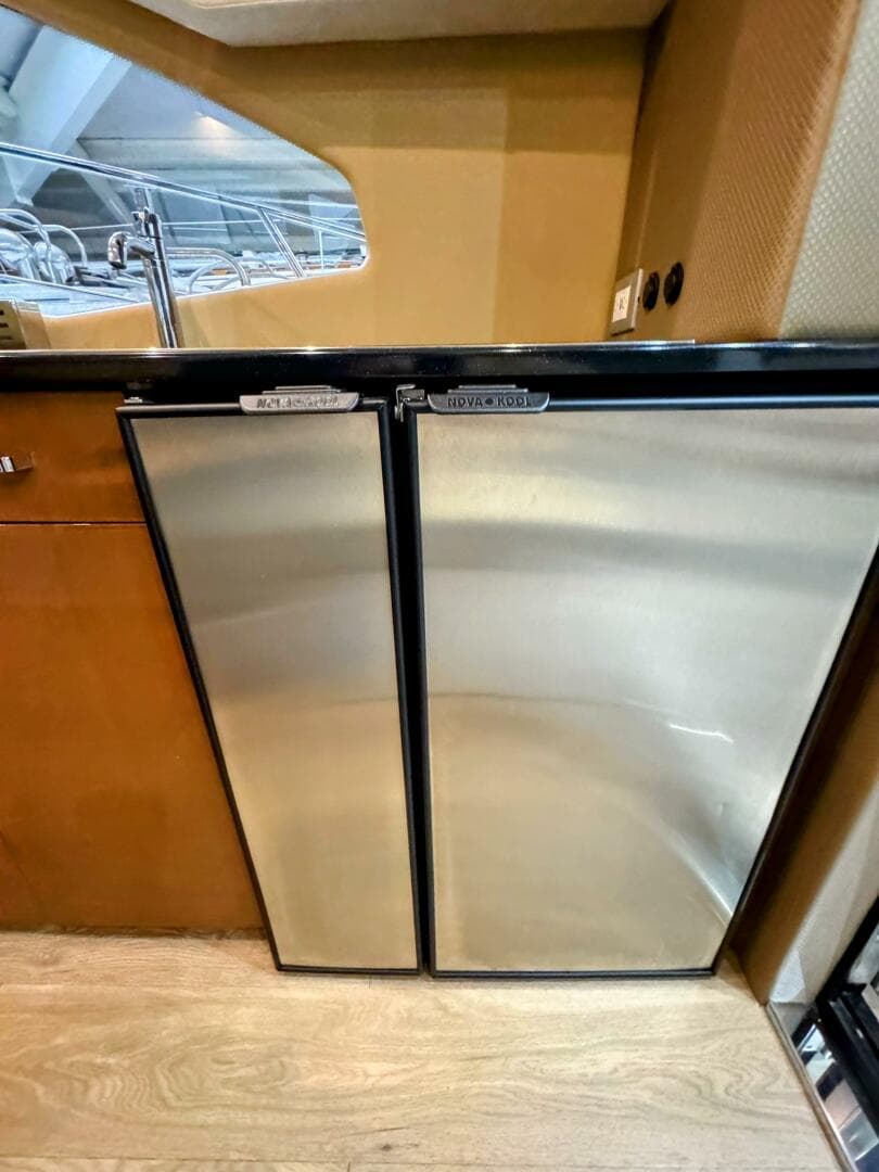 2017 Carver C37 — photo 32