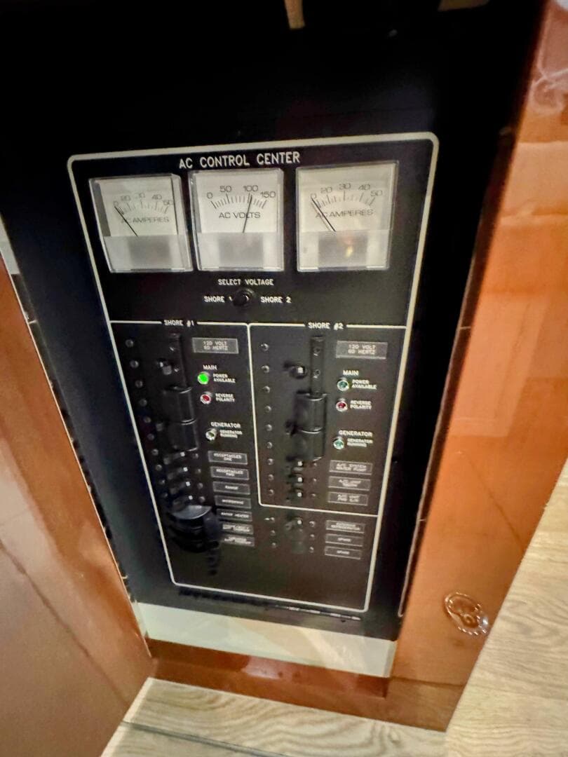 2017 Carver C37 — photo 59