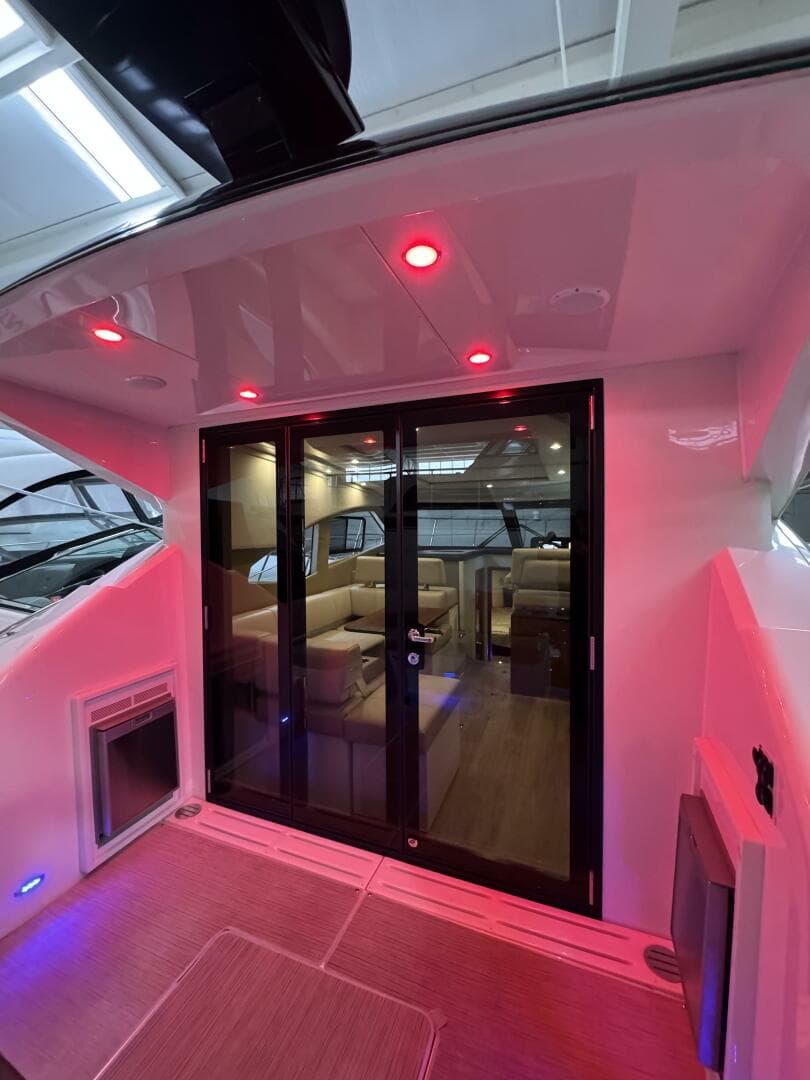 2017 Carver C37 — photo 24